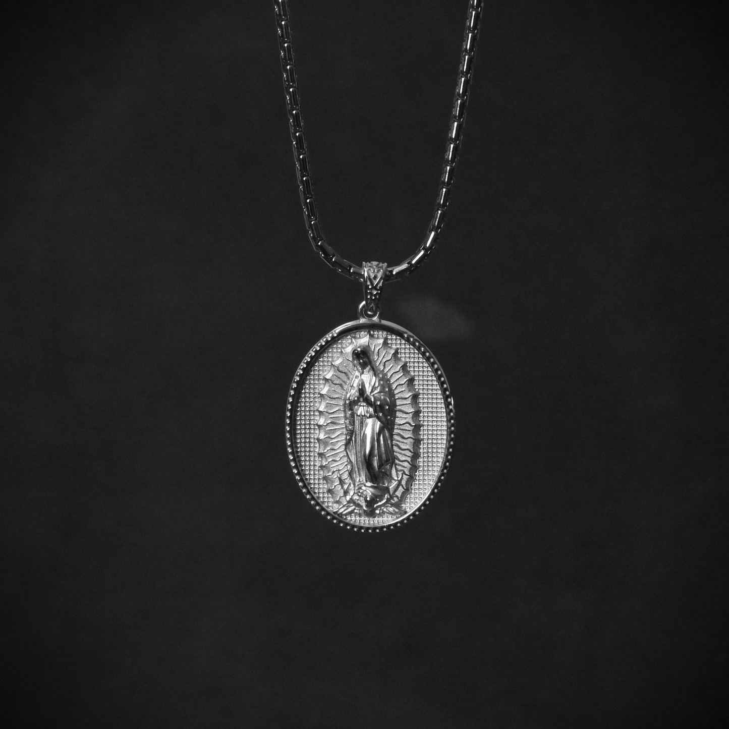 Medallón de la virgen Plata